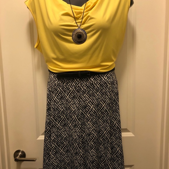 Cute Flare Black & White Geometric Skirt by Avenue - Picture 2 of 3